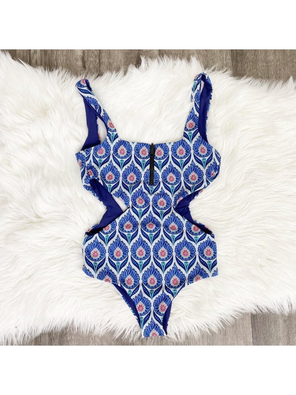 Tavik Swimwear Womens XS Blue Victoria Monaco White Sand Reversible One Piece